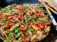 Соба со свининой и овощами