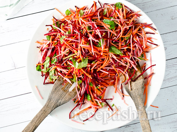 Салат из свеклы и моркови с чесноком - витаминная 