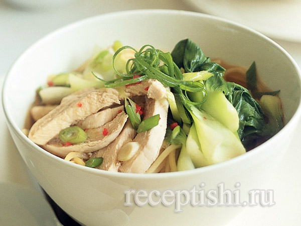 Азиатский куриный суп с лапшой