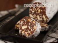 Шоколадная колбаска с орехами